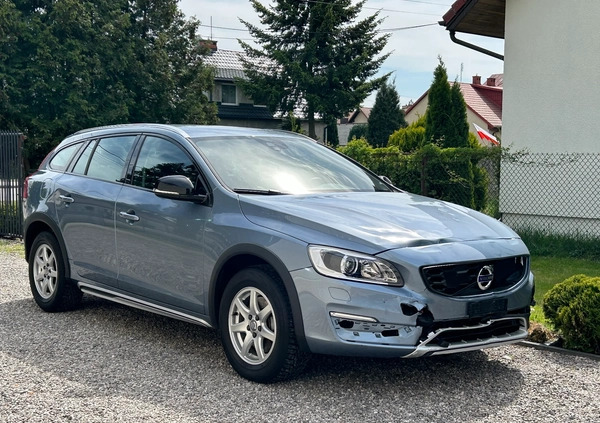 Volvo V60 Cross Country cena 71900 przebieg: 72300, rok produkcji 2018 z Garwolin małe 436